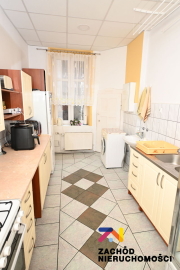 Całe piętro w kamienicy w centrum miasta